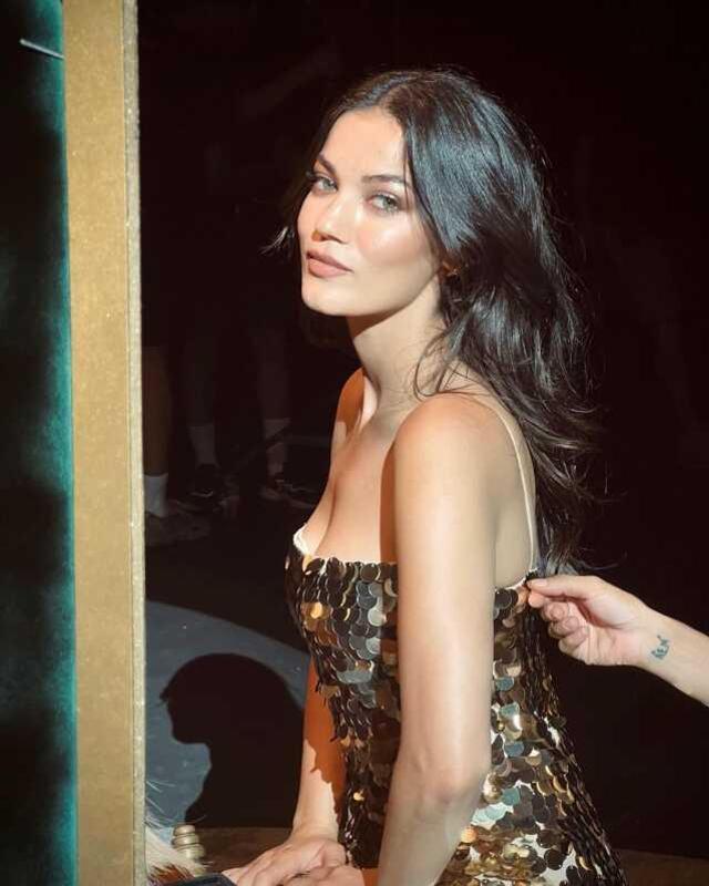 Bir davete katılan Pınar Deniz'in görüntüsü hayranlarını ikiye böldü