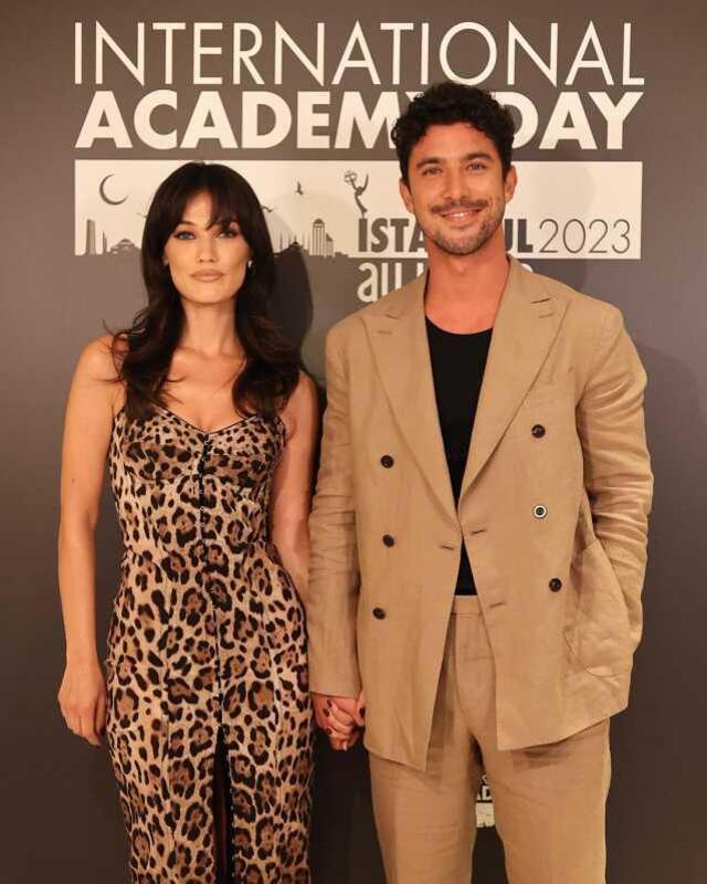 Bir davete katılan Pınar Deniz'in görüntüsü hayranlarını ikiye böldü