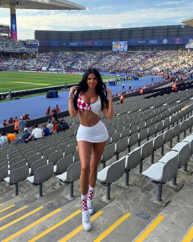 Dünya Kupası'na damga vurmuştu! Pozlarıyla ortalığı kasıp kavuran güzel model, bu kez İstanbul'da