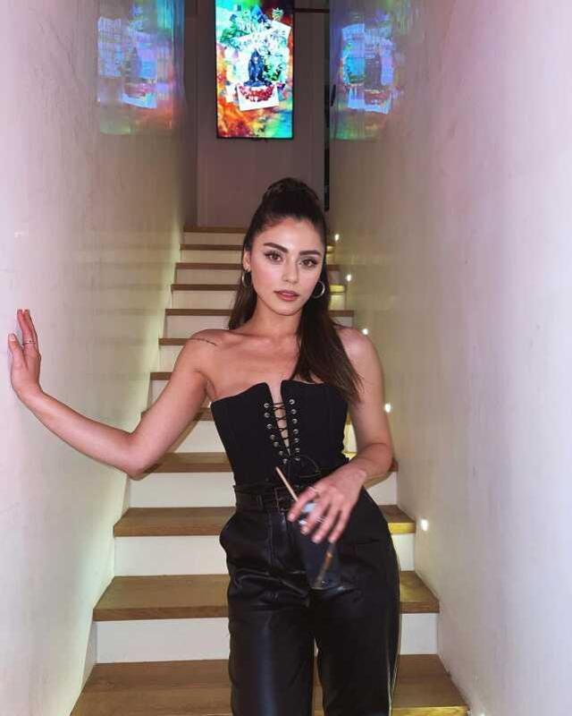 1 aydır aşk yaşadıkları konuşulan Sıla Türkoğlu ve Alp Navruz'dan ilk kare geldi