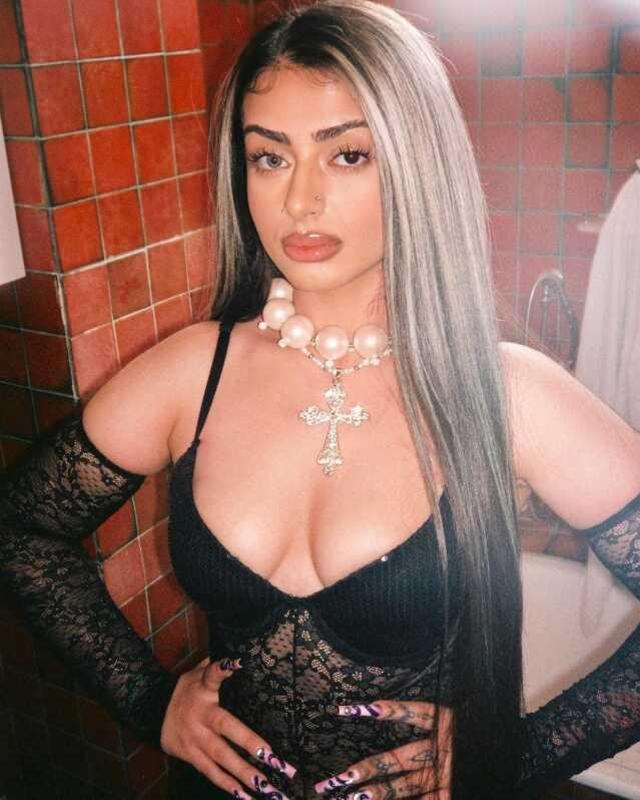 Rap şarkıcısı Asya Alizade imza şartına uymadığı için bir kez daha gözaltına alındı