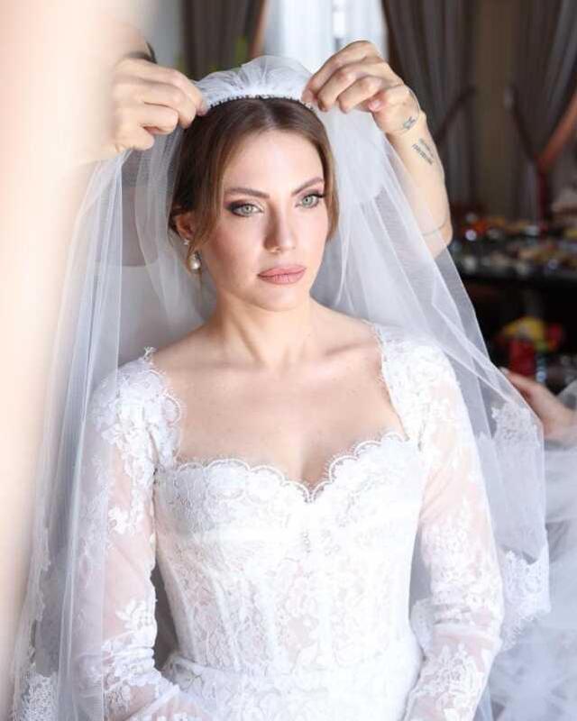 Çiçeği burnunda gelin Eda Ece balayından ilk pozunu paylaştı