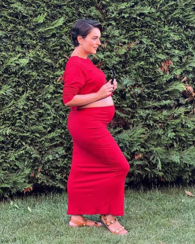 Anne olmak için gün sayıyor! İşte 7 aylık hamile Ezgi Mola'nın son hali