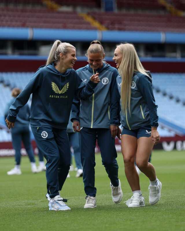 Korktukları başlarına geldi! Aston Villa'nın kadın takımı 'Tüm hatlarımız belli' dedikleri formayla maça çıktı
