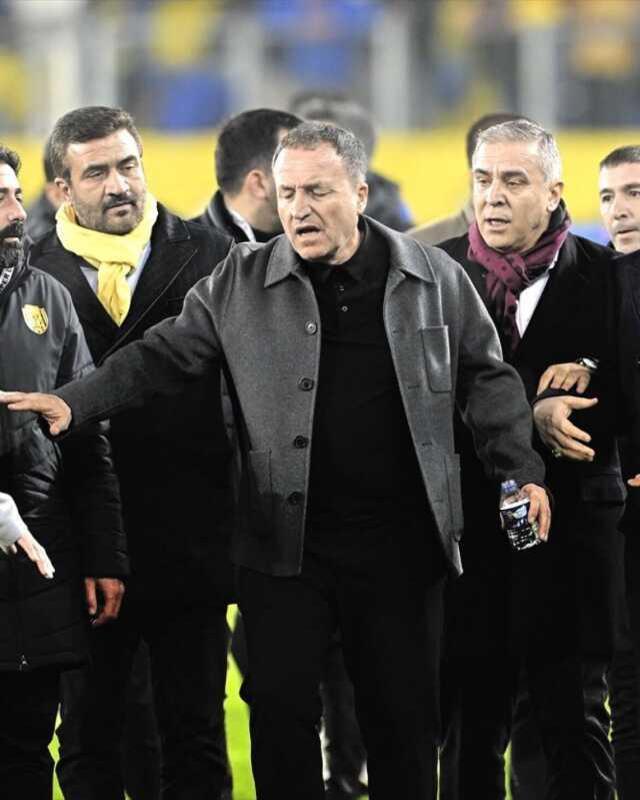 Halil Umut Meler'e yumruk atan Faruk Koca AK Parti üyeliğinden istifa etti