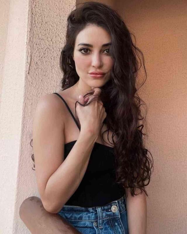 Melike İpek Yalova kimdir? Melike İpek estetiksiz hali nasıl, kaç yaşında?