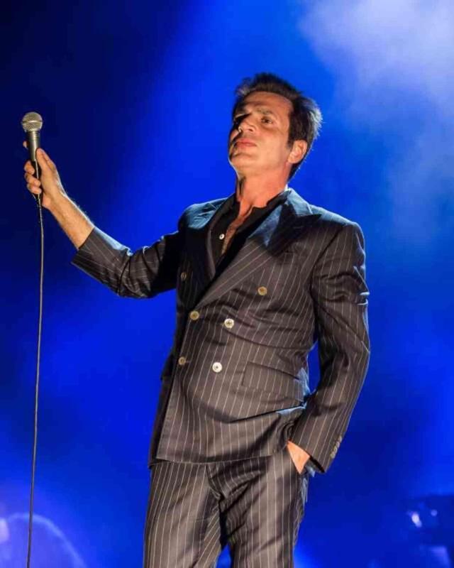 Teoman konserinde en önde olabilmek için birbirleriyle yarıştılar