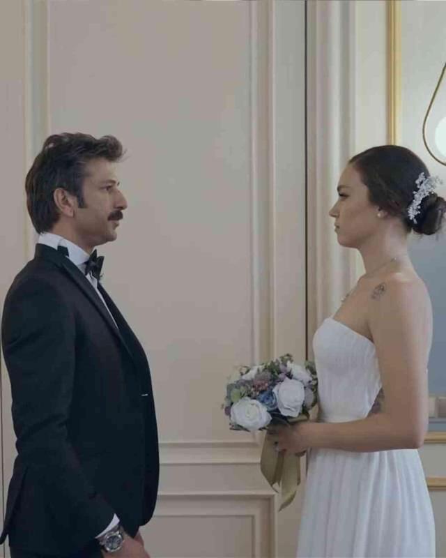 Melisa Şenolsun, LCV filmiyle En İyi Kadın Oyuncu Ödülü'ne layık görüldü