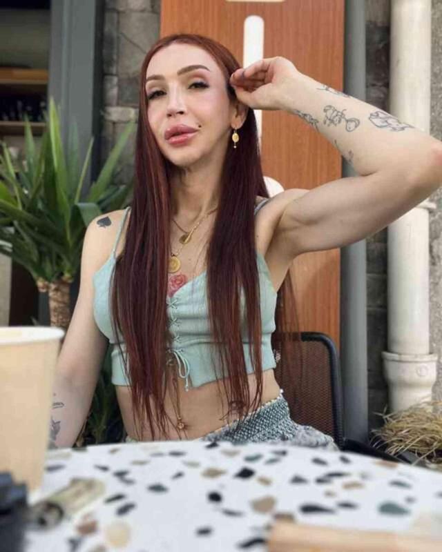 Cinsiyet değiştirmesiyle gündemden düşmeyen Meli Bendeli, gittiği restorandan atıldı