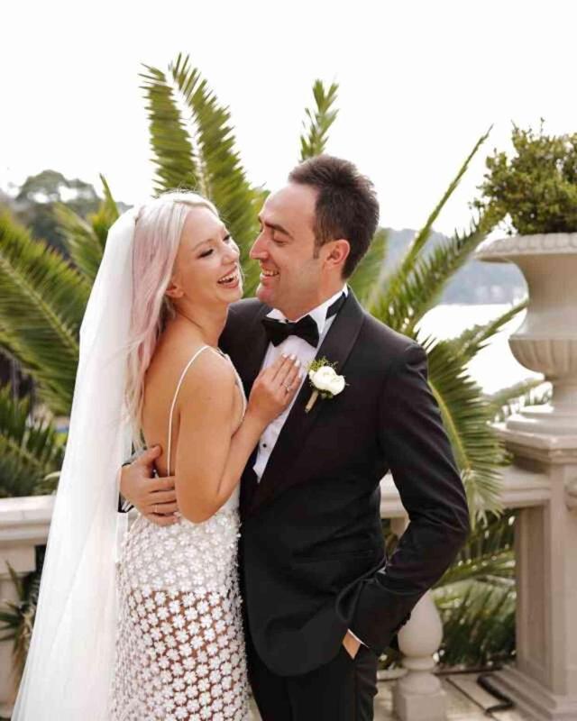 Şarkıcı Ece Seçkin, kendisine at alan eşine doğum gününde son model araba hediye etti