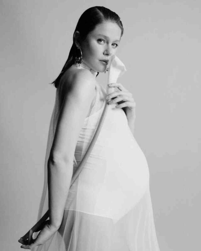 Ünlü oyuncu Burcu Biricik anne oldu