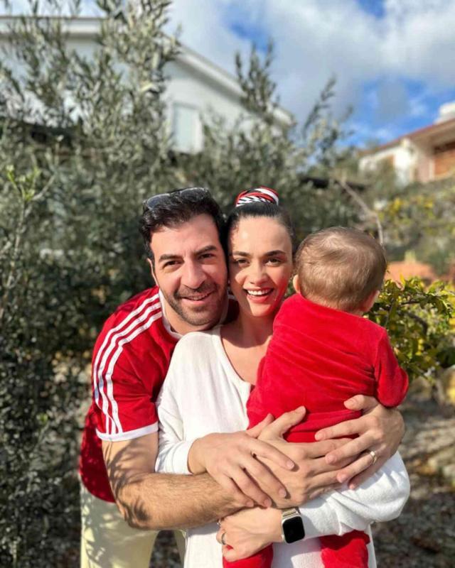 İnternetten alışveriş yapan Hande Soral'ın paketinin içinden altın yüzük çıktı! Sahibini bulmak için harekete geçti