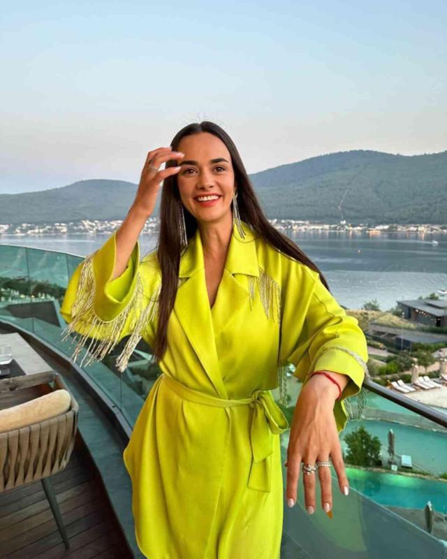 İnternetten alışveriş yapan Hande Soral'ın paketinin içinden altın yüzük çıktı! Sahibini bulmak için harekete geçti