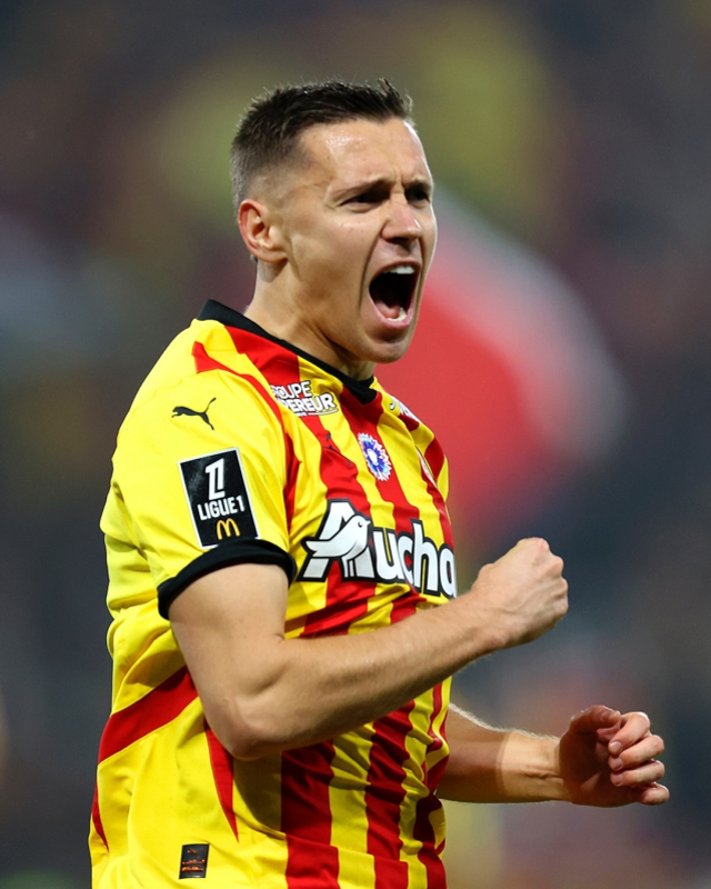 Uçağa bindi, geliyor: Galatasaray, 5. transferini KAP'a bildirdi