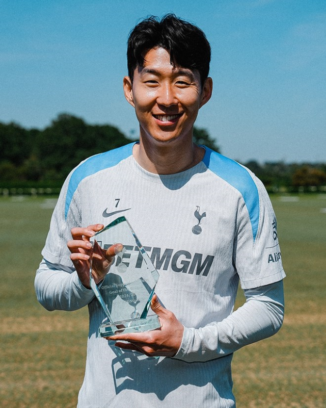 Premier Lig'de ödül verildi! Altay Bayındır yılın golünü yemiş