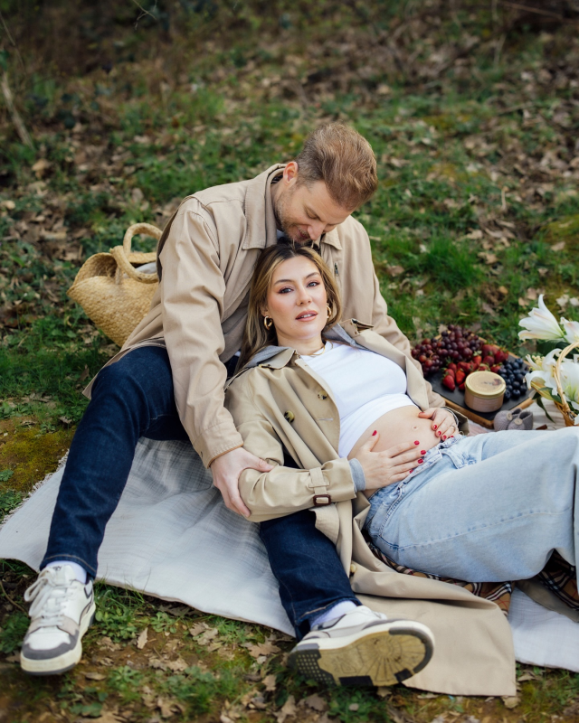 Bir süredir anne olma heyecanı yaşayan oyuncu Ege Kökenli, sosyal medya hesabından yaptığı paylaşıml