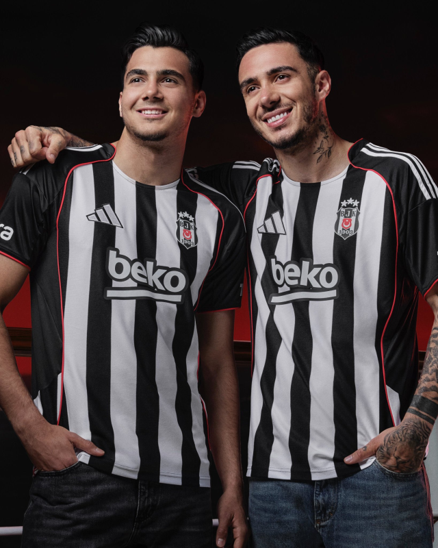 Süper Lig'in Efsane Kulübü Beşiktaş'tan Yeni Sezon İç ve Dış Saha Formaları Tanıtımı