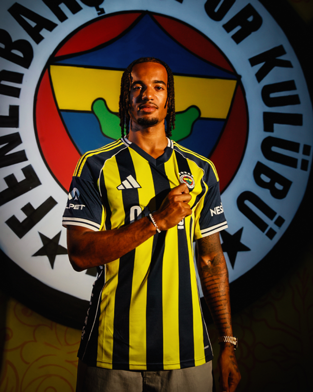 Fenerbahçe, Yeni Sol Bekini Resmen Tanıttı