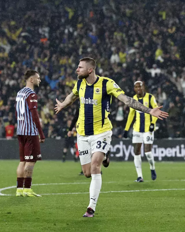 Dünya devinden Fenerbahçe'nin yıldızına teklif! Bir saniye düşünmeden yanıtladı