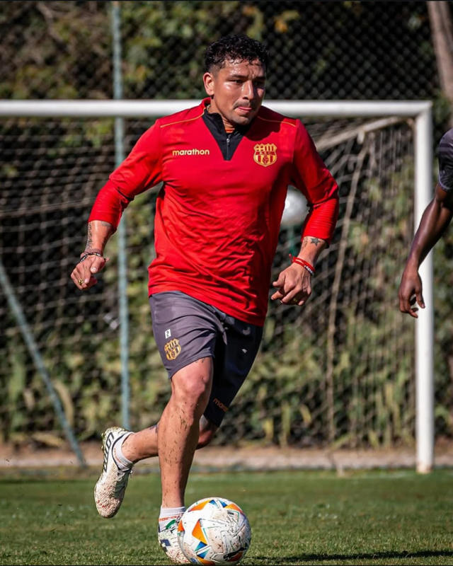 33 yaşındaki futbolcu sokak ortasında cinayete kurban gitti