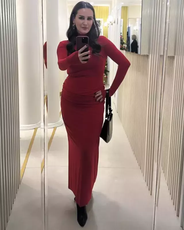 Ekranlardan uzak kalmıştı… Ayça İnci'nin cesur tarzı bakana baktırdı