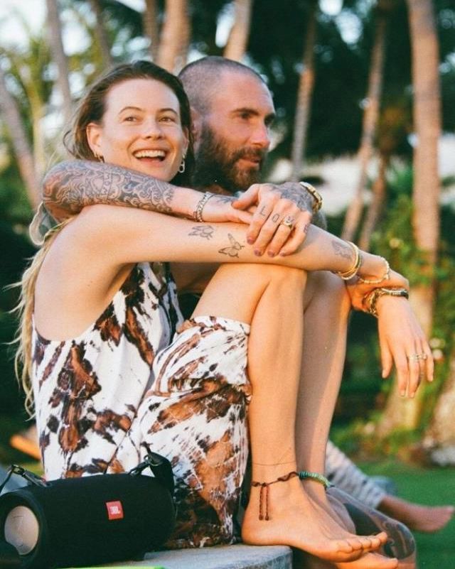 Yasak aşkı ifşa etti! Ünlü şarkıcı Adam Levine hamile eşini aldattı