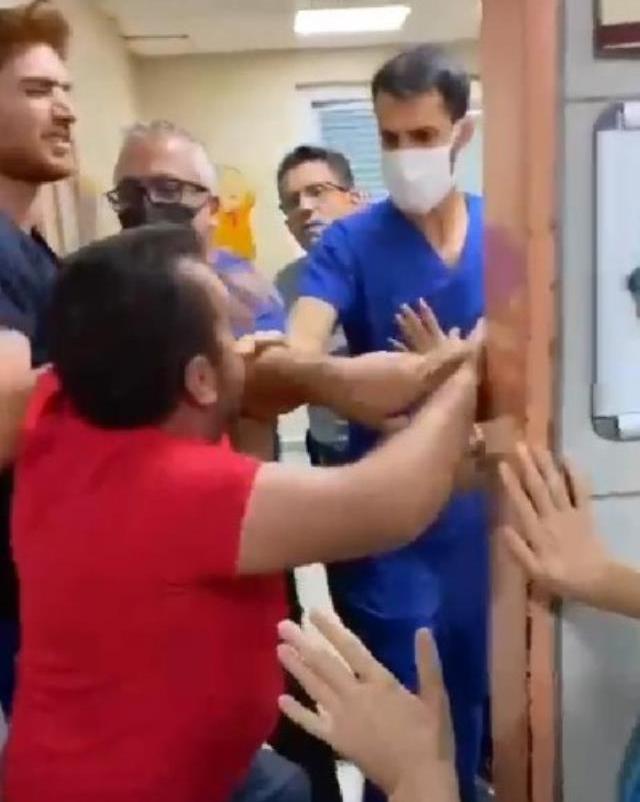 Maske takması yönünde uyarılan baba, doktora saldırdı: Çocuğuma bakacaksın
