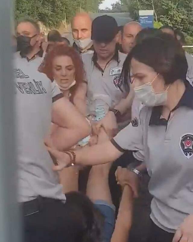 Boğaziçi Üniversitesi'nde özel güvenlik görevlilerin öğrencileri darp anları kamerada! Görüntüleri de silmeye çalıştılar
