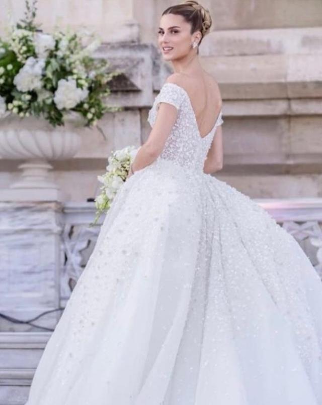 Beklenen düğün gerçekleşti! Hacı Sabancı ile Nazlı Sabancı çifti Çırağan Sarayı'nda görkemli törenle evlendi