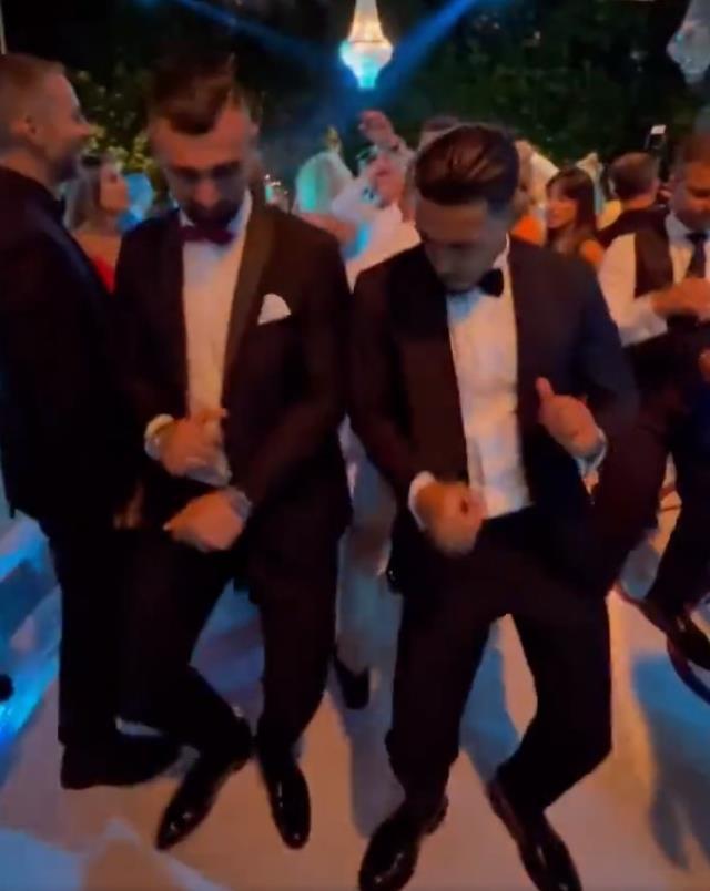 Pelkas'ın düğününde neler oldu neler! Jesus sandalyeye çıktı, İrfan Can ve Serdar Dursun geceye damga vurdu