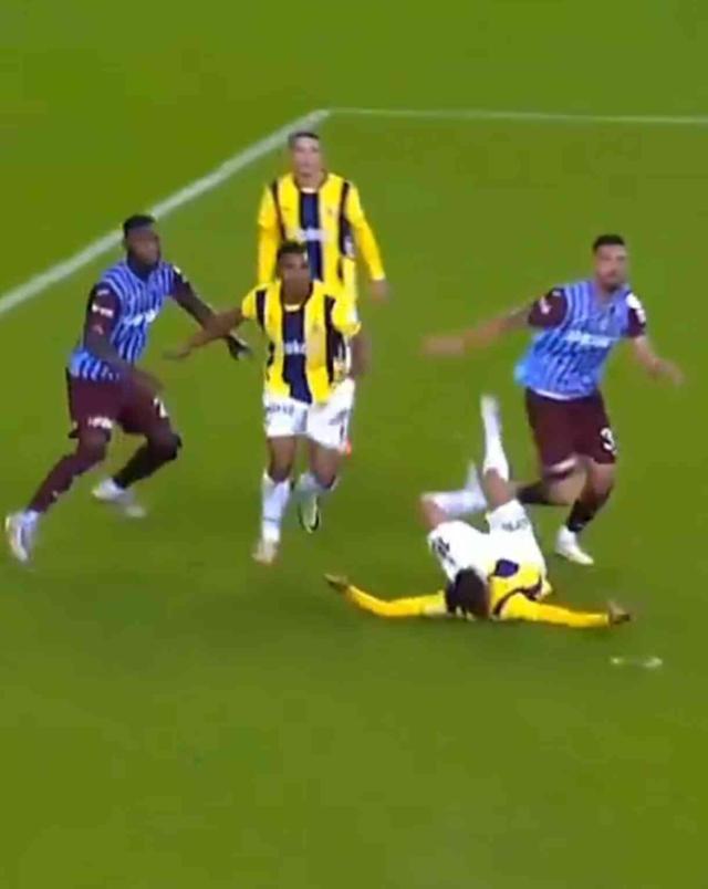 Trabzonspor-Fenerbahçe maçına damga vuran pozisyon