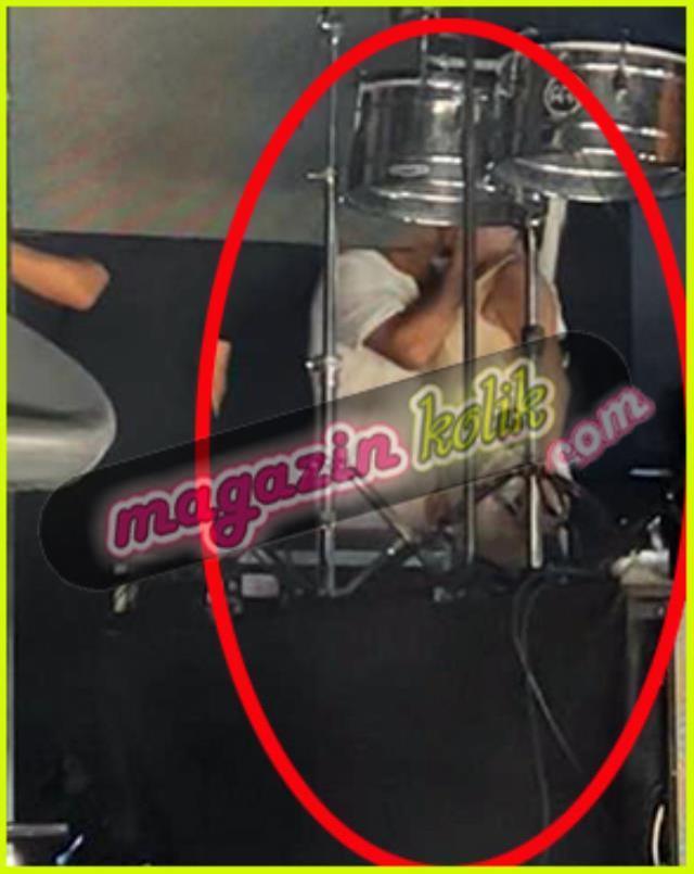 Cenk Eren… SÜPERSTAR'I DUDAKLARINDAN ÖPEREK SAHNEYE UĞURLADI!...