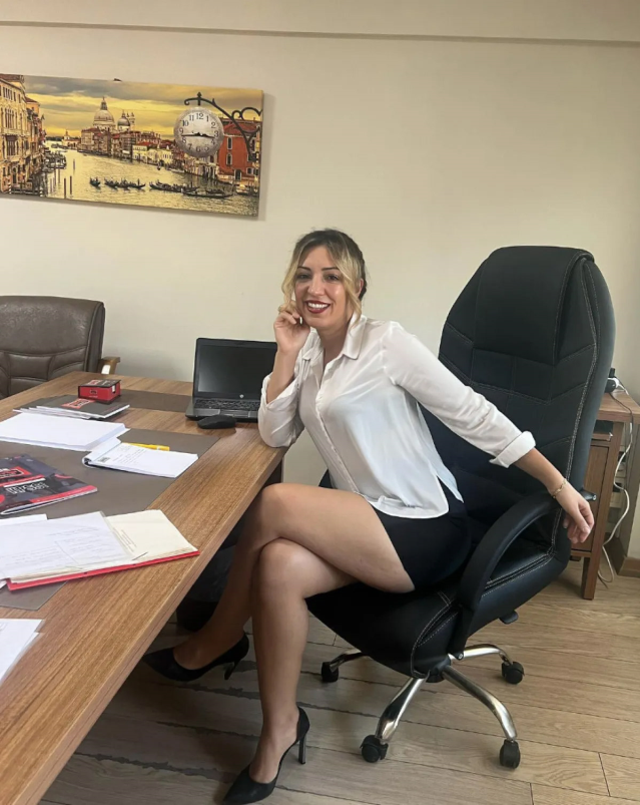 Fidan öğretmen artık cesur kıyafetleriyle ders anlatamayacak Fidan öğretmen artık cesur kıyafetleriyle ders anlatamayacak