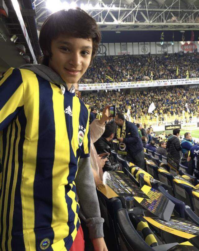 Fenerbahçe, Gençlerbirliği'nden Emir Ortakaya'yı renklerine bağladı! Genç yıldızın çocukluk fotoğrafına beğeni yağdı
