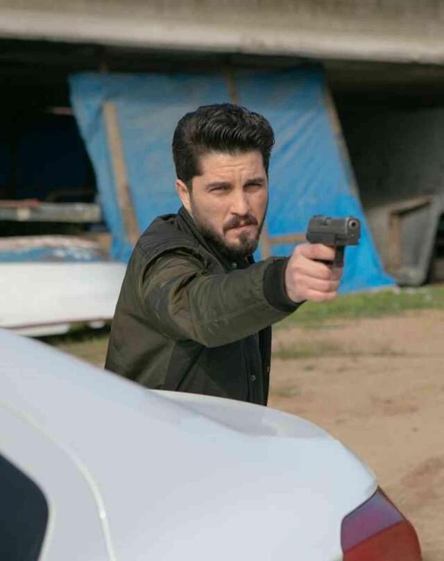 Tunç Oğuz, 14 yıldır kadrosunda yer aldığı Arka Sokaklar dizisinden ayrıldı