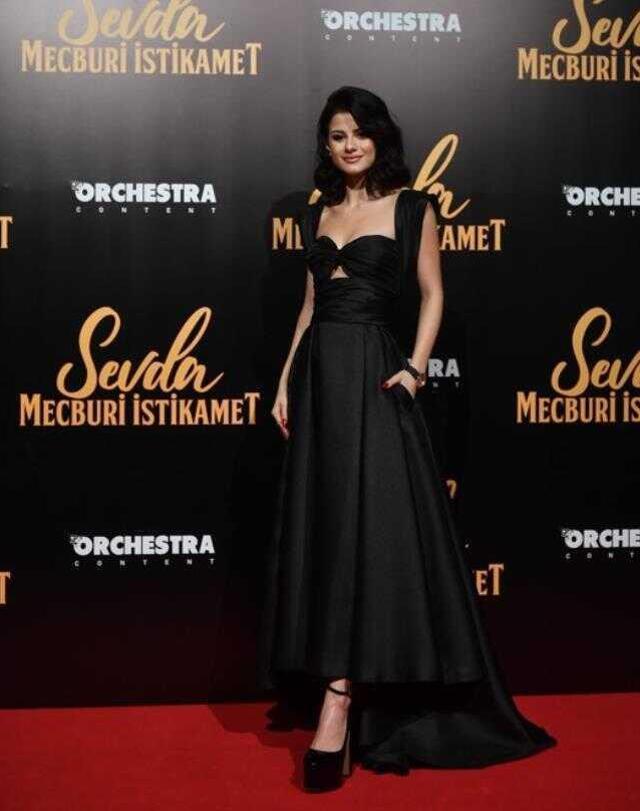 Selin Şekerci, başrol olduğu filmin galasında gözyaşlarına hakim olamadı