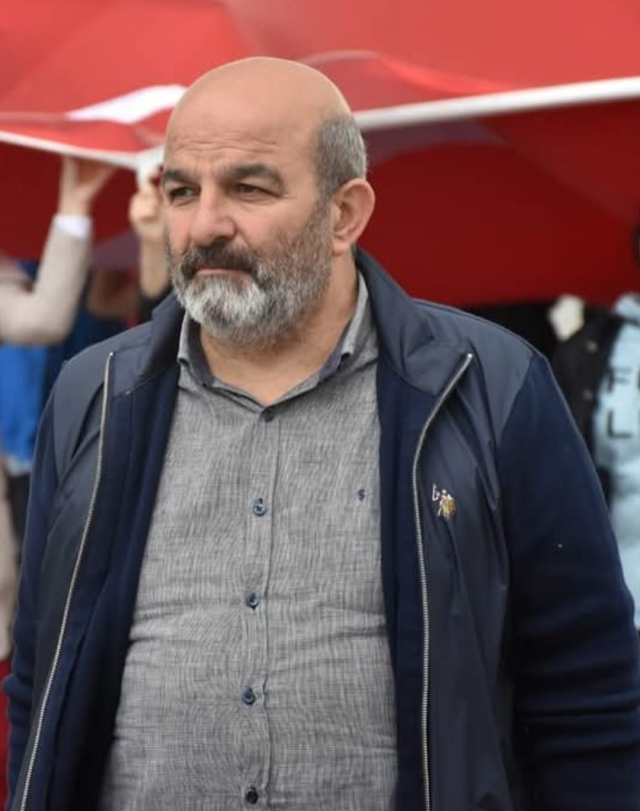 Emekli polis memuru otobüs durağında kendini başından vurdu