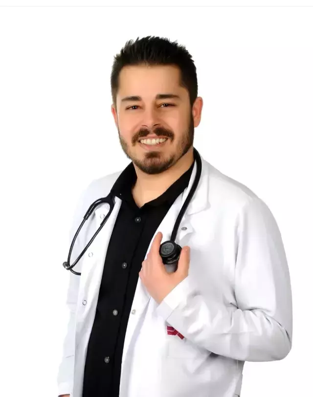 Ataşehir'de kamyonet dükkana daldı! Kaldırımda bekleyen yaşamını yitirdi