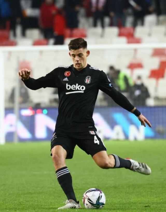 Beşiktaş'ın İspanyol futbolcusu Montero trafik kazası geçirdi