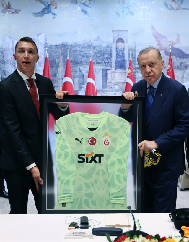 Cumhurbaşkanı Erdoğan, Galatasaray futbol takımını kabul etti