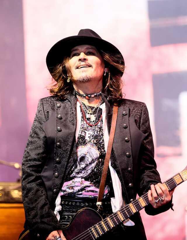 Johnny Depp, Hollywood Vampires ile Türkiye'de konser verdi