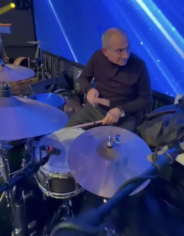 Ermenistan Başbakanı Paşinyan davul çalarken görüntülendi