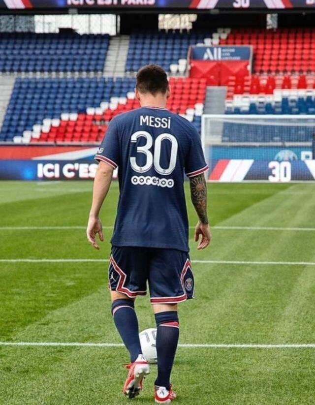 Messi neden 30 numara, neden 10 numara giymiyor? Messi'nin PSG'de forma numarası neden 30 oldu?