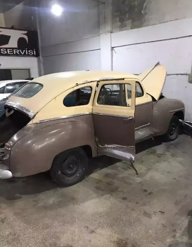 'Evladı gibi' gördüğü 75 yaşındaki otomobilini, 2 eve değişmedi