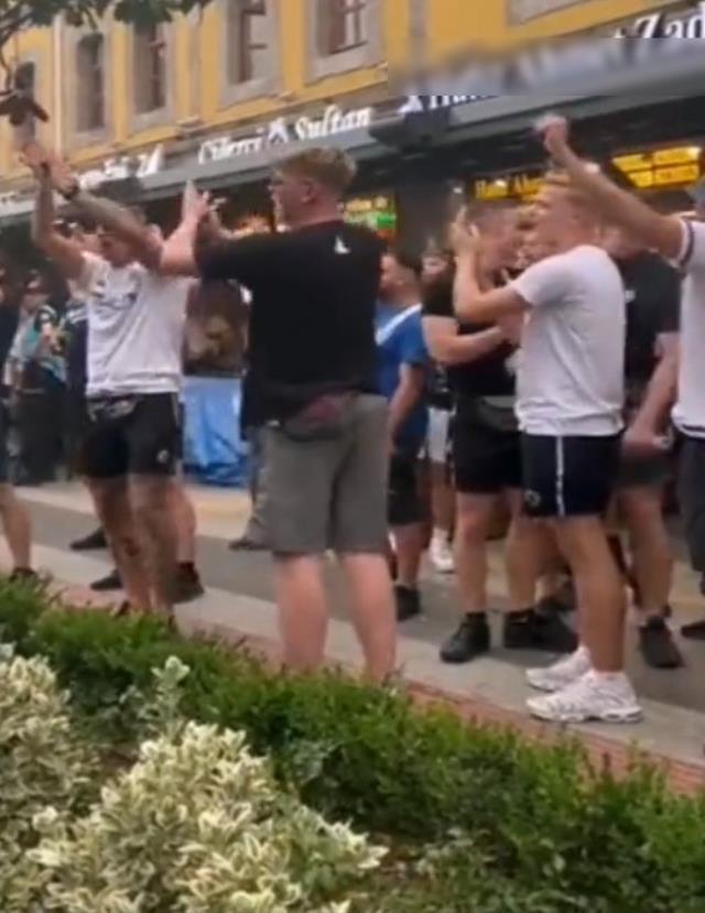 Trabzon'a gelen Kopenhag taraftarları, Fenerbahçe aleyhine küfürlü tezahüratlarda bulundu