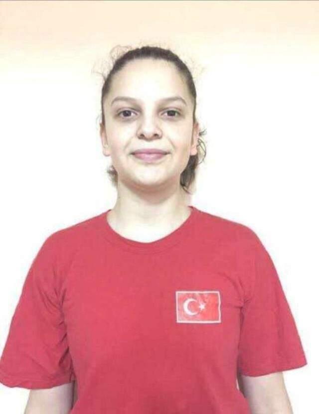 Pembe saçlı halini unutun! Ebrar'ın eski fotoğrafı büyük değişimi ortaya koydu