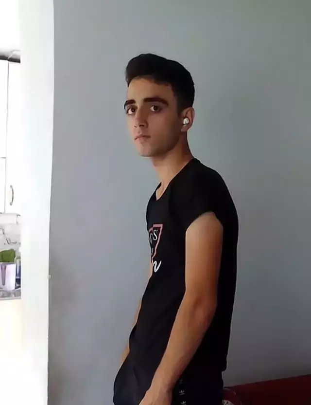 Kestiği ağacın altında kalan 19 yaşındaki genç hayatını kaybetti