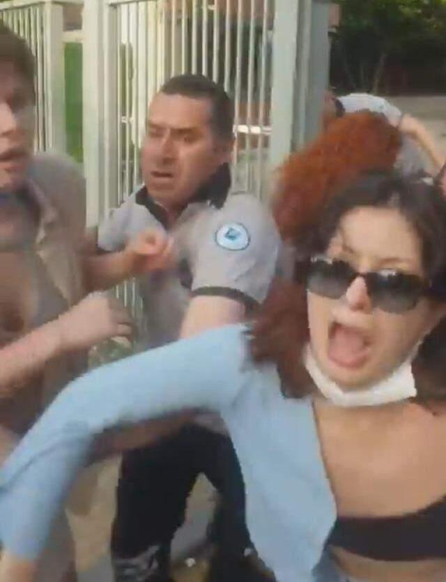 Boğaziçi Üniversitesi'nde özel güvenlik görevlilerin öğrencileri darp anları kamerada! Görüntüleri de silmeye çalıştılar