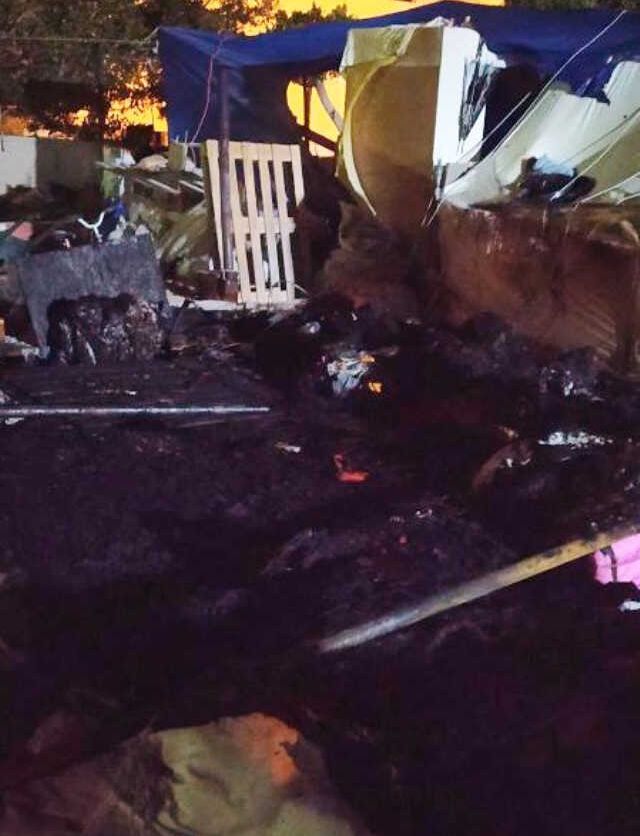 İskenderun'da depremzedelerin kaldığı çadırda yangın: 2'si ağır 3 yaralı (2)