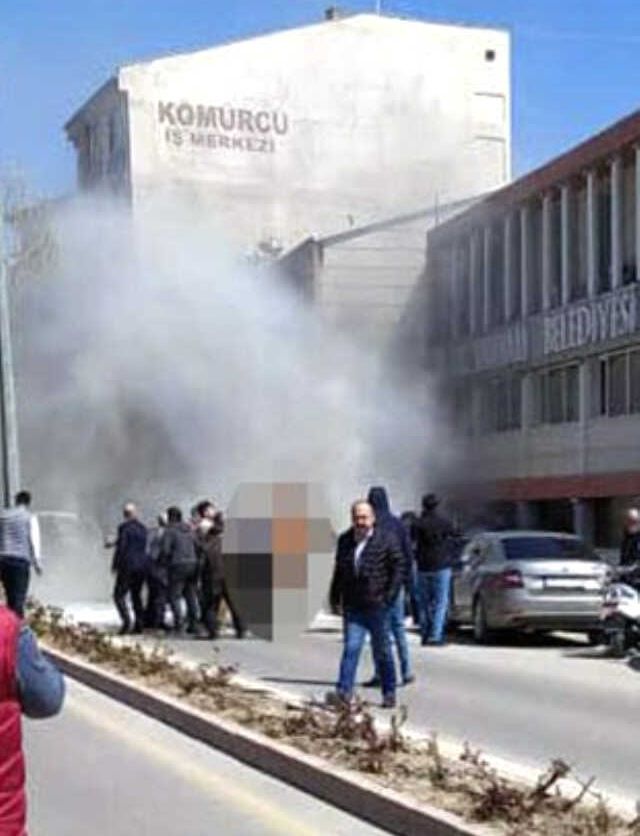 Kayseri'de belediye ile yol yapım anlaşmazlığı yaşayan adam kendini ve eşini ateşe verdi